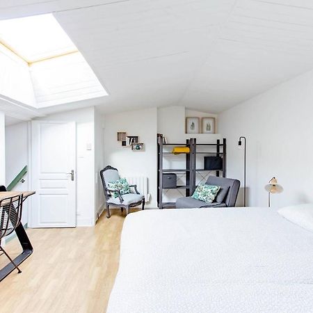 Superbe Duplex De 70M2 Avec 2 Chambres En Hyper Centre Au Calme Sur Cour Classe 3 Etoiles Avec Parking En Option ลาโรแชล ภายนอก รูปภาพ
