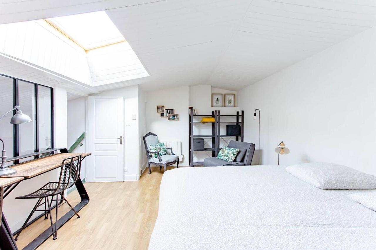 Superbe Duplex De 70M2 Avec 2 Chambres En Hyper Centre Au Calme Sur Cour Classe 3 Etoiles Avec Parking En Option ลาโรแชล ภายนอก รูปภาพ