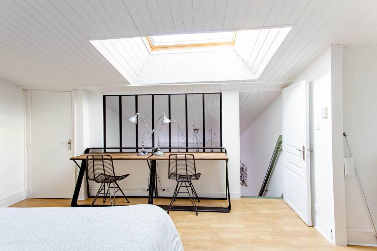 Superbe Duplex De 70M2 Avec 2 Chambres En Hyper Centre Au Calme Sur Cour Classe 3 Etoiles Avec Parking En Option ลาโรแชล ภายนอก รูปภาพ