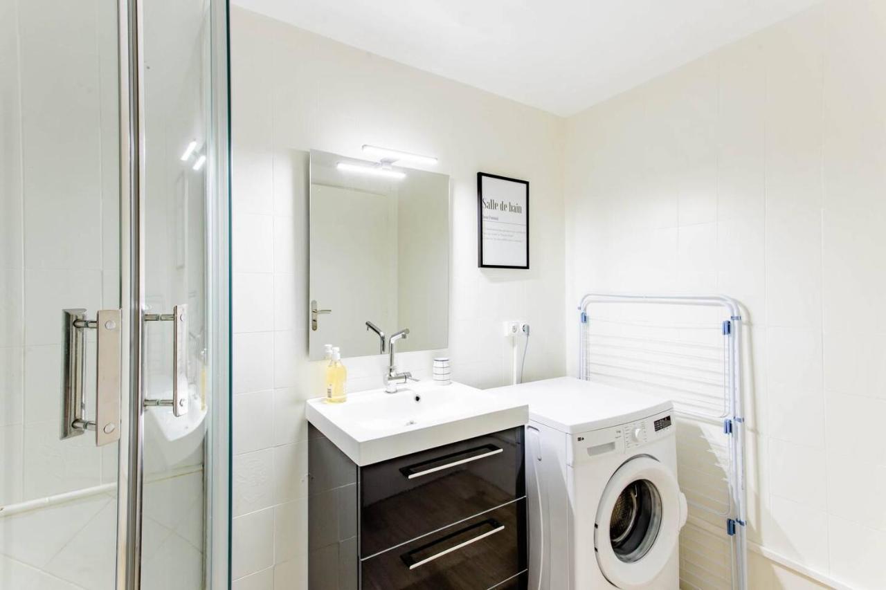 Superbe Duplex De 70M2 Avec 2 Chambres En Hyper Centre Au Calme Sur Cour Classe 3 Etoiles Avec Parking En Option ลาโรแชล ภายนอก รูปภาพ