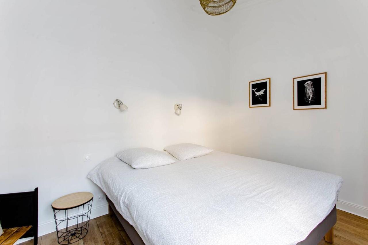 Superbe Duplex De 70M2 Avec 2 Chambres En Hyper Centre Au Calme Sur Cour Classe 3 Etoiles Avec Parking En Option ลาโรแชล ภายนอก รูปภาพ